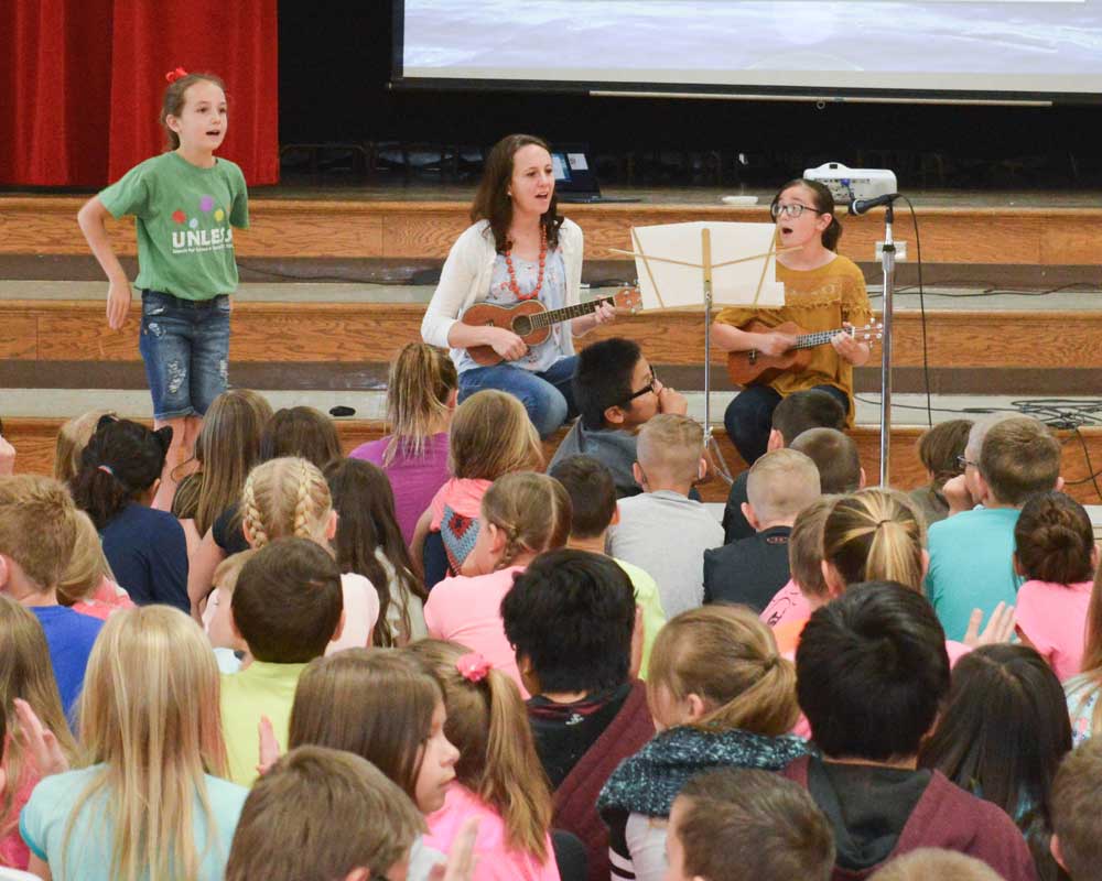 Elaine Vickers peforming music with kids